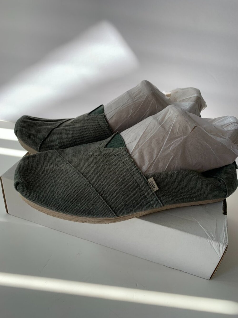 TOMS FLAT SHOE GREEN SIZE 10 WOMENS